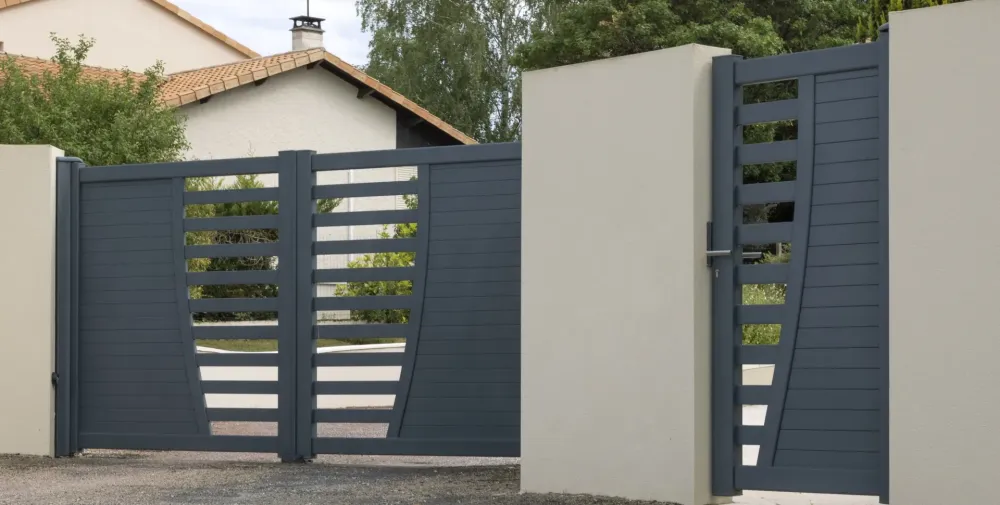 Portail en aluminium à Écommoy